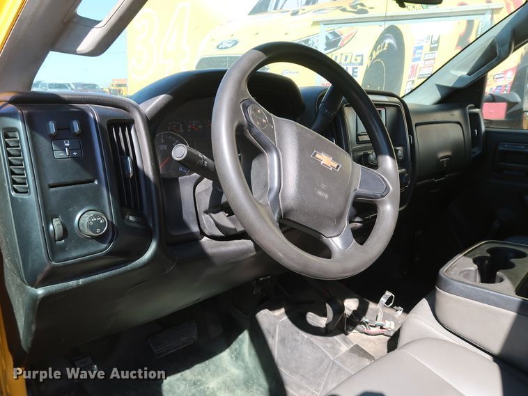 image for item IY9127 2015 Chevrolet Silverado 3500HD  utility bed pickup truck