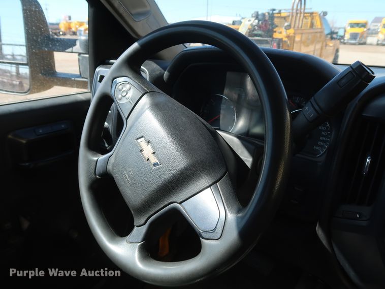 image for item IY9127 2015 Chevrolet Silverado 3500HD  utility bed pickup truck