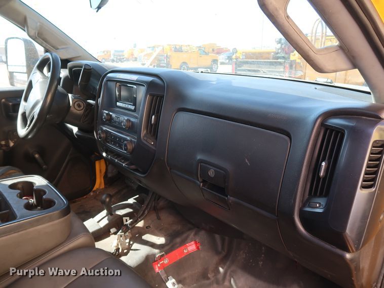 image for item IY9127 2015 Chevrolet Silverado 3500HD  utility bed pickup truck