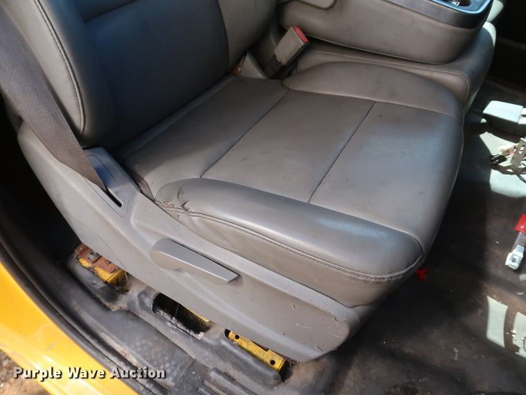 image for item IY9127 2015 Chevrolet Silverado 3500HD  utility bed pickup truck