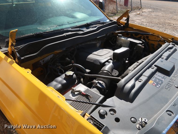 image for item IY9127 2015 Chevrolet Silverado 3500HD  utility bed pickup truck