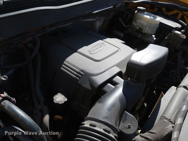 image for item IY9127 2015 Chevrolet Silverado 3500HD  utility bed pickup truck