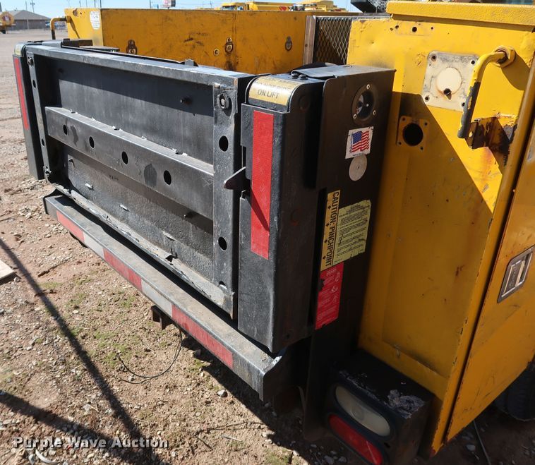 image for item IY9127 2015 Chevrolet Silverado 3500HD  utility bed pickup truck