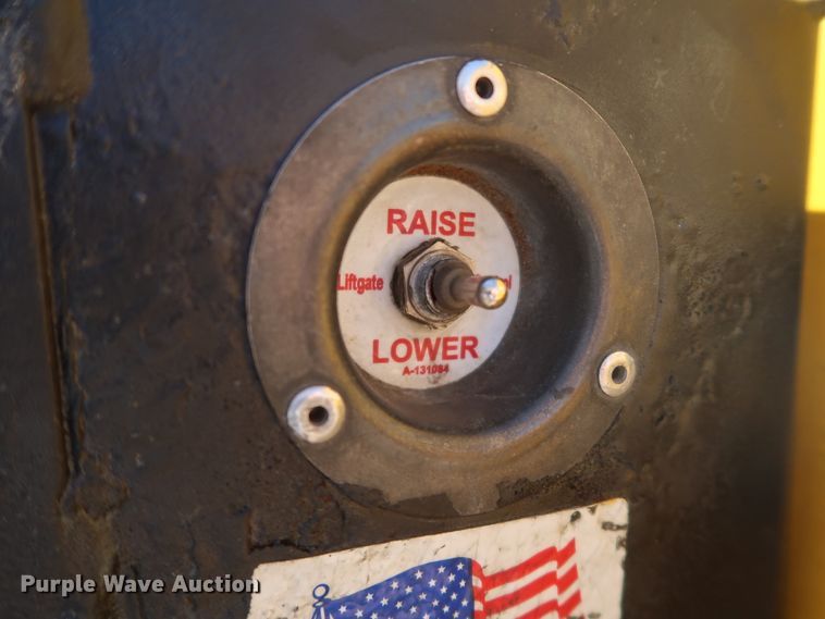 image for item IY9127 2015 Chevrolet Silverado 3500HD  utility bed pickup truck