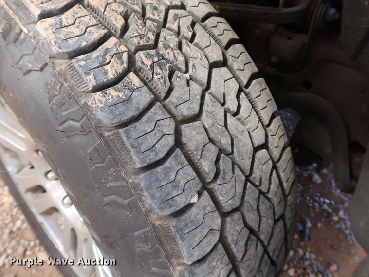 image for item IY9127 2015 Chevrolet Silverado 3500HD  utility bed pickup truck