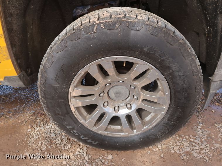 image for item IY9127 2015 Chevrolet Silverado 3500HD  utility bed pickup truck