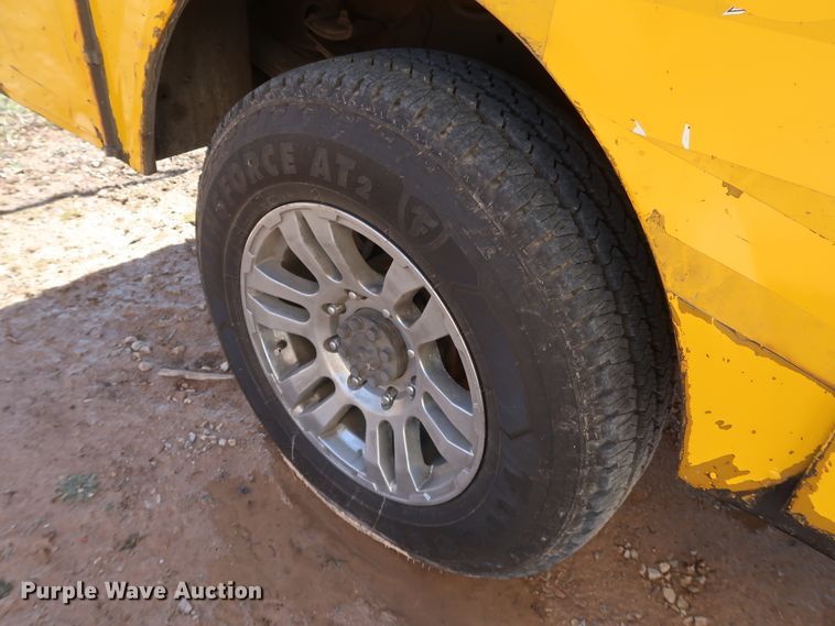 image for item IY9127 2015 Chevrolet Silverado 3500HD  utility bed pickup truck