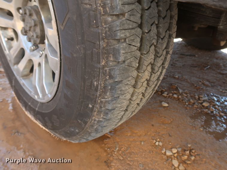 image for item IY9127 2015 Chevrolet Silverado 3500HD  utility bed pickup truck