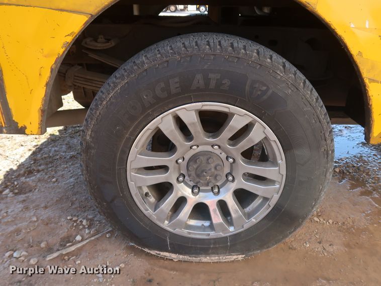 image for item IY9127 2015 Chevrolet Silverado 3500HD  utility bed pickup truck