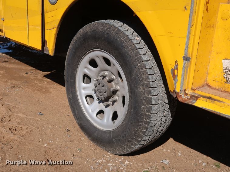 image for item IY9127 2015 Chevrolet Silverado 3500HD  utility bed pickup truck