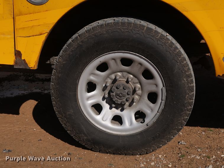 image for item IY9127 2015 Chevrolet Silverado 3500HD  utility bed pickup truck