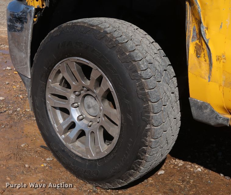 image for item IY9127 2015 Chevrolet Silverado 3500HD  utility bed pickup truck