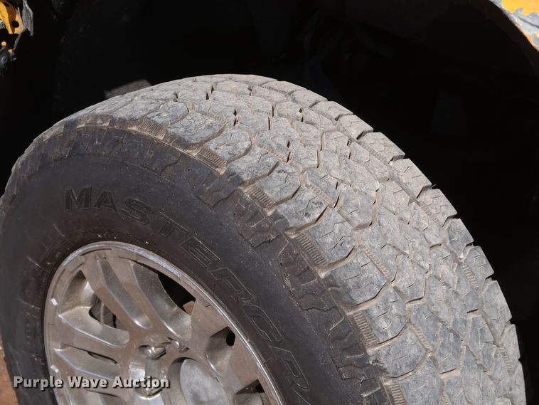 image for item IY9127 2015 Chevrolet Silverado 3500HD  utility bed pickup truck