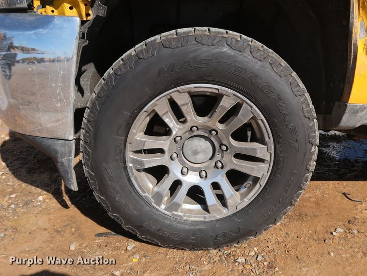 image for item IY9127 2015 Chevrolet Silverado 3500HD  utility bed pickup truck