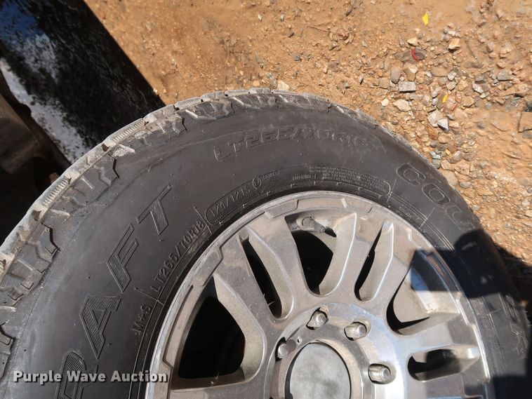 image for item IY9127 2015 Chevrolet Silverado 3500HD  utility bed pickup truck