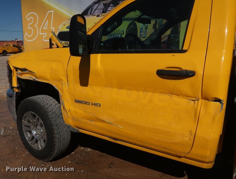 image for item IY9127 2015 Chevrolet Silverado 3500HD  utility bed pickup truck