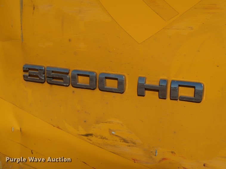 image for item IY9127 2015 Chevrolet Silverado 3500HD  utility bed pickup truck