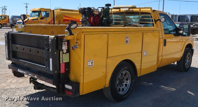 image for item IY9128 2015 Ford F350 Super Duty  utility bed pickup truck