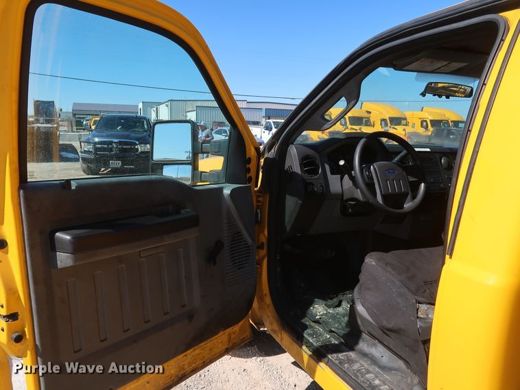 image for item IY9128 2015 Ford F350 Super Duty  utility bed pickup truck