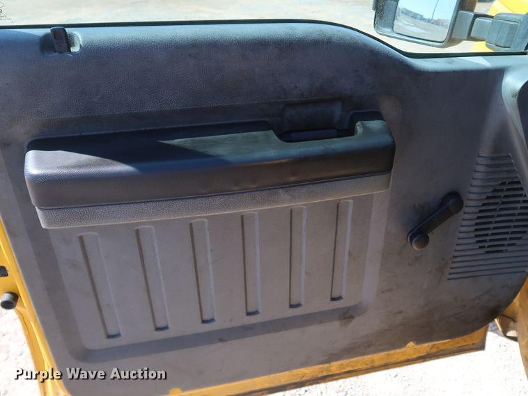 image for item IY9128 2015 Ford F350 Super Duty  utility bed pickup truck