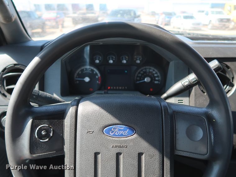 image for item IY9128 2015 Ford F350 Super Duty  utility bed pickup truck