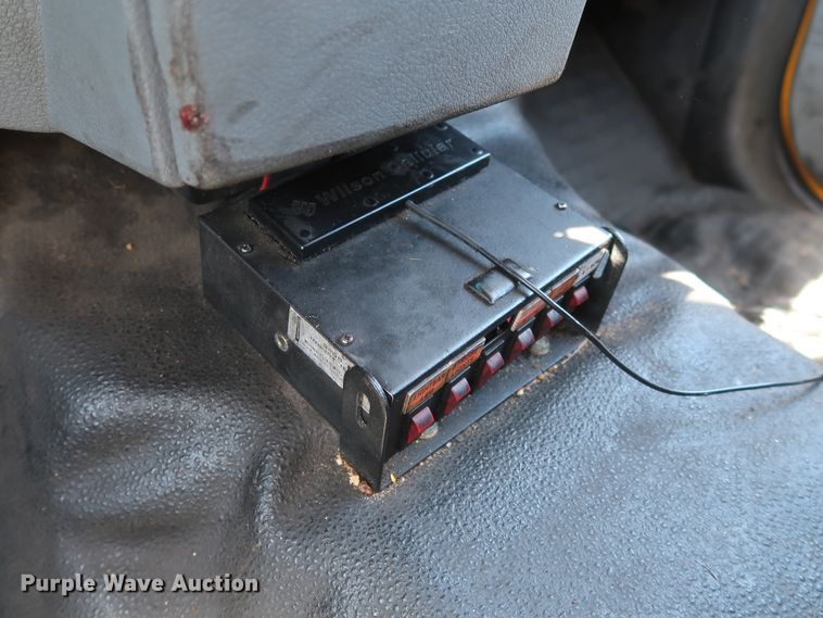 image for item IY9128 2015 Ford F350 Super Duty  utility bed pickup truck