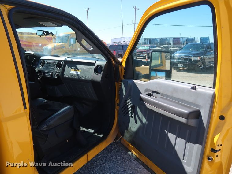 image for item IY9128 2015 Ford F350 Super Duty  utility bed pickup truck