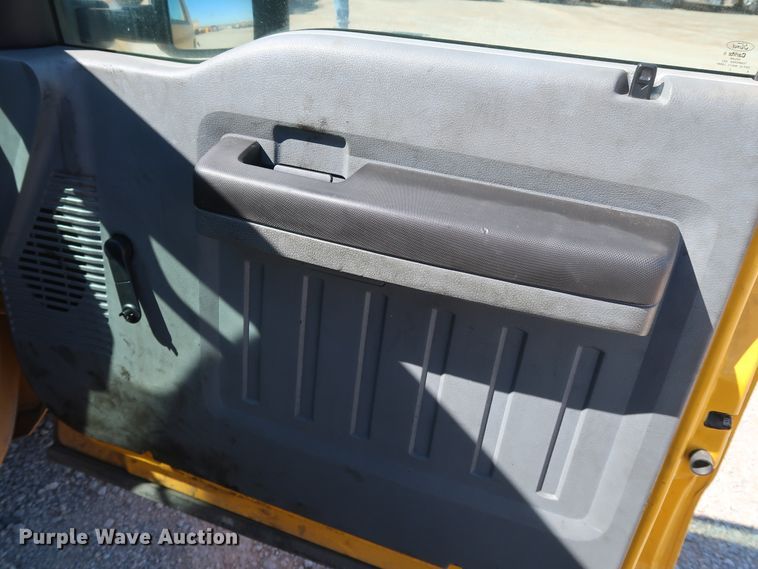 image for item IY9128 2015 Ford F350 Super Duty  utility bed pickup truck