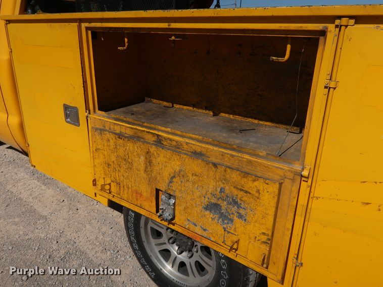 image for item IY9128 2015 Ford F350 Super Duty  utility bed pickup truck