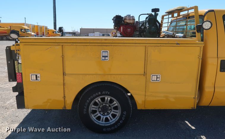 image for item IY9128 2015 Ford F350 Super Duty  utility bed pickup truck