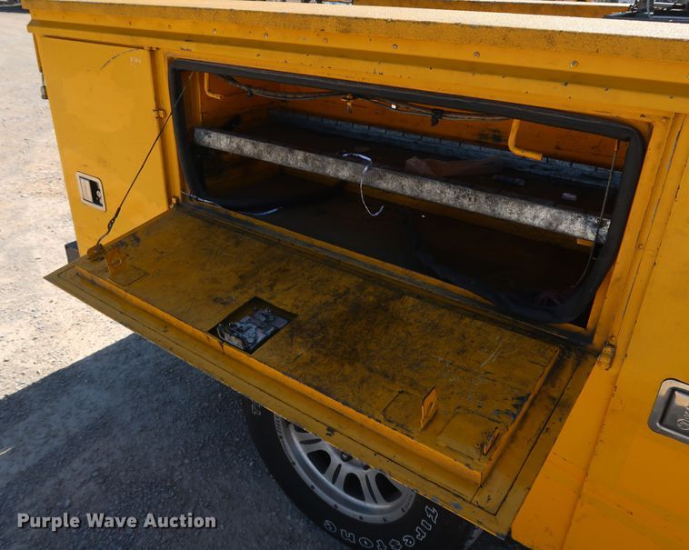 image for item IY9128 2015 Ford F350 Super Duty  utility bed pickup truck