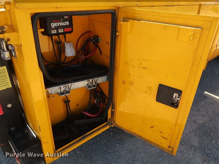 image for item IY9128 2015 Ford F350 Super Duty  utility bed pickup truck