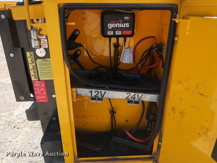 image for item IY9128 2015 Ford F350 Super Duty  utility bed pickup truck