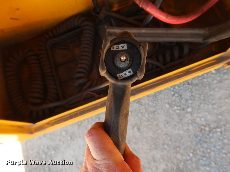 image for item IY9128 2015 Ford F350 Super Duty  utility bed pickup truck