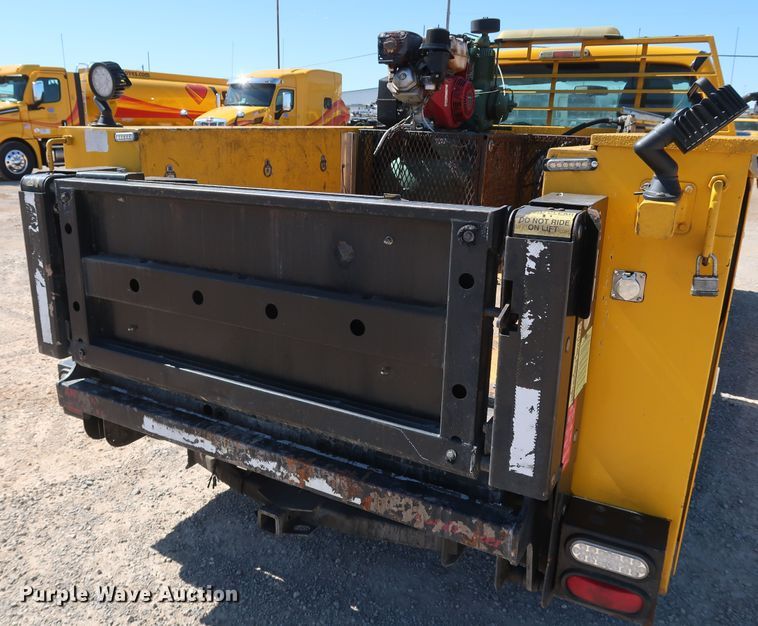 image for item IY9128 2015 Ford F350 Super Duty  utility bed pickup truck