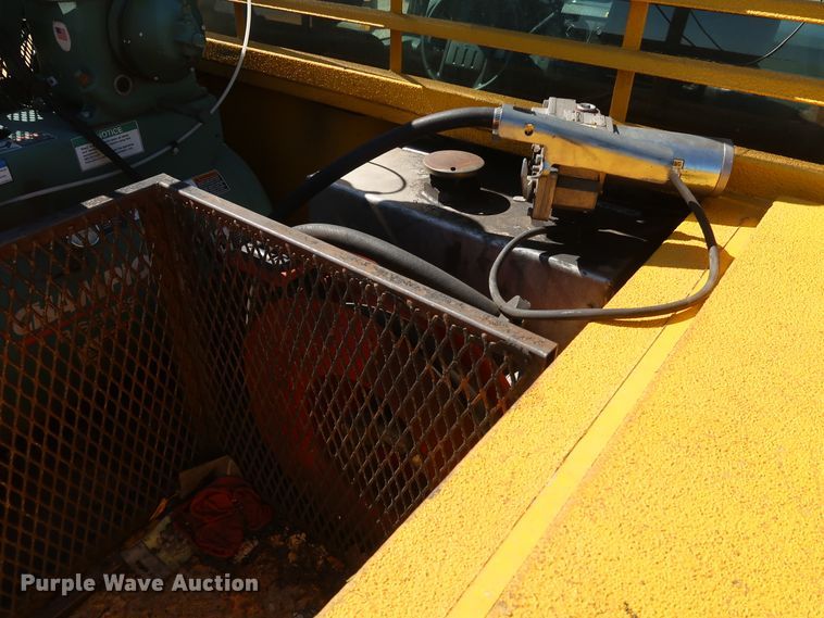 image for item IY9128 2015 Ford F350 Super Duty  utility bed pickup truck