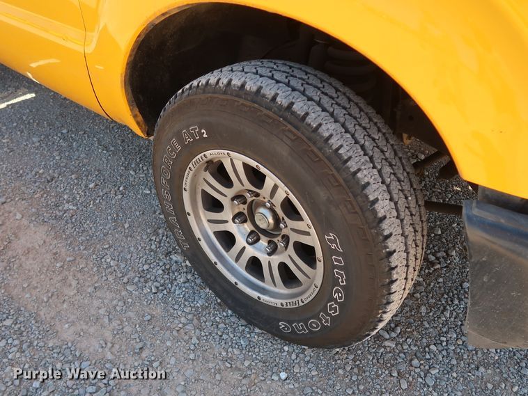 image for item IY9128 2015 Ford F350 Super Duty  utility bed pickup truck