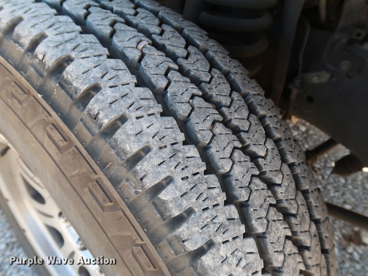 image for item IY9128 2015 Ford F350 Super Duty  utility bed pickup truck