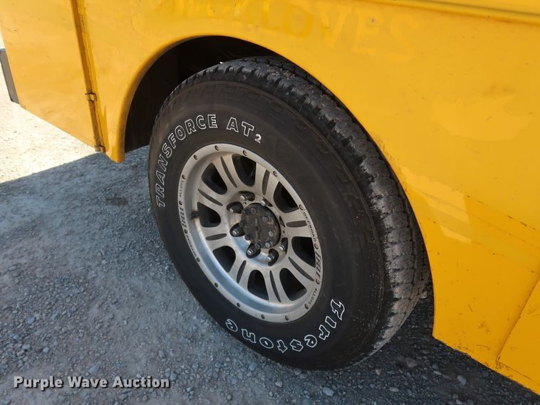 image for item IY9128 2015 Ford F350 Super Duty  utility bed pickup truck