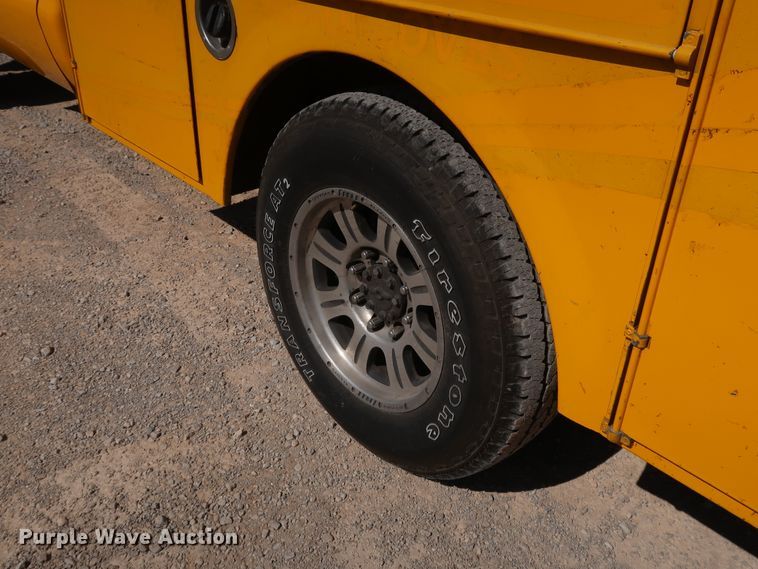 image for item IY9128 2015 Ford F350 Super Duty  utility bed pickup truck