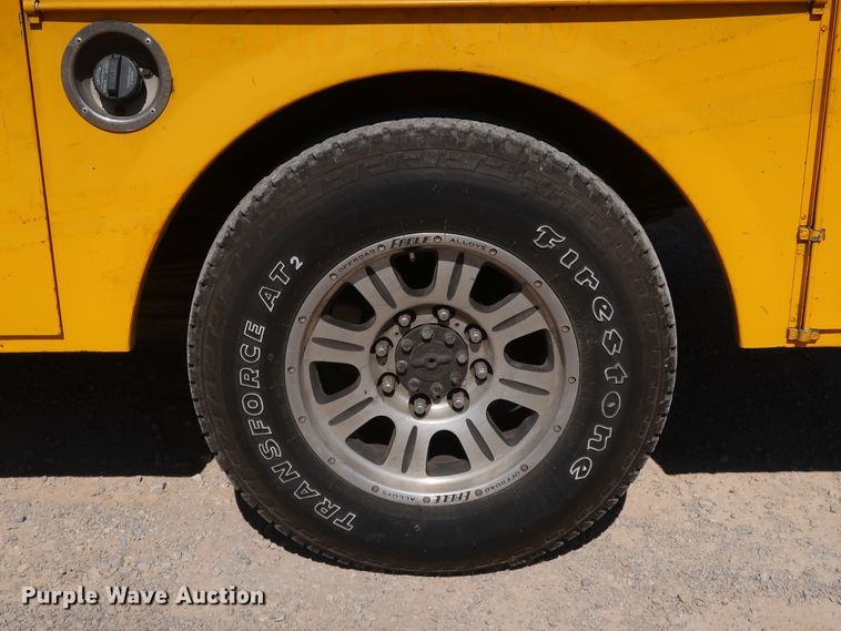 image for item IY9128 2015 Ford F350 Super Duty  utility bed pickup truck