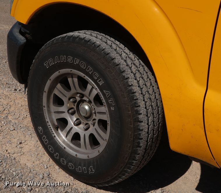 image for item IY9128 2015 Ford F350 Super Duty  utility bed pickup truck