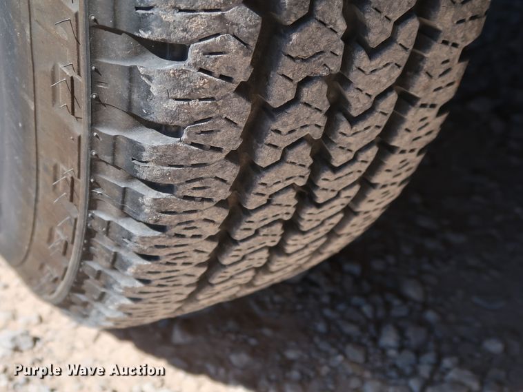 image for item IY9128 2015 Ford F350 Super Duty  utility bed pickup truck