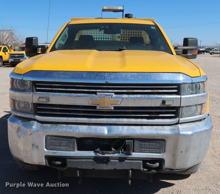 image for item IY9129 2017 Chevrolet Silverado 3500HD  utility bed pickup truck