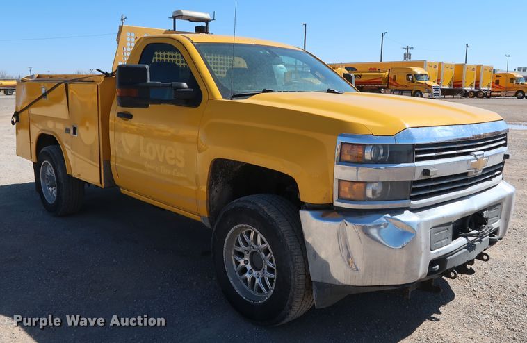 image for item IY9129 2017 Chevrolet Silverado 3500HD  utility bed pickup truck