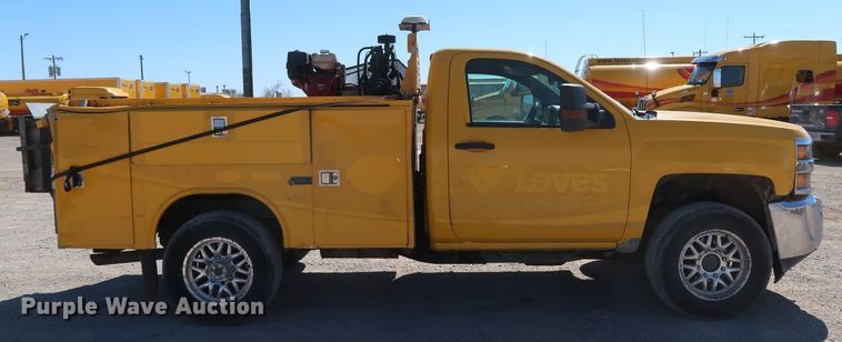 image for item IY9129 2017 Chevrolet Silverado 3500HD  utility bed pickup truck