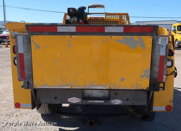 image for item IY9129 2017 Chevrolet Silverado 3500HD  utility bed pickup truck