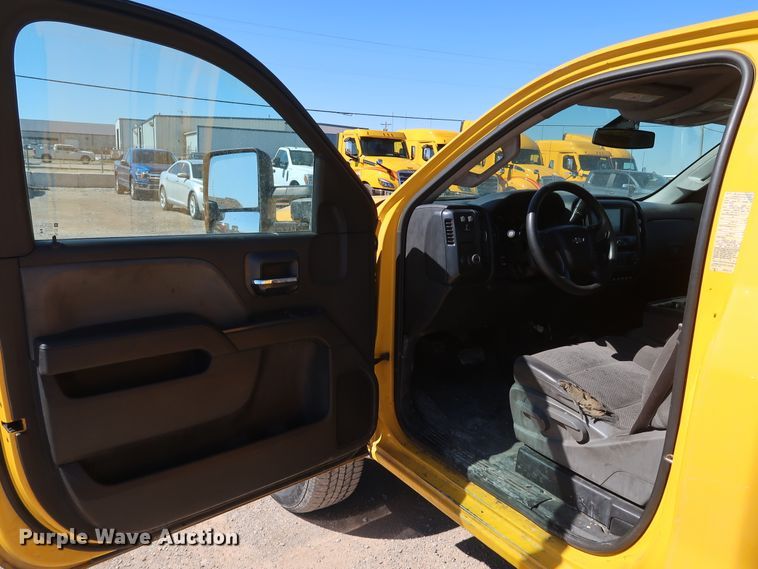 image for item IY9129 2017 Chevrolet Silverado 3500HD  utility bed pickup truck