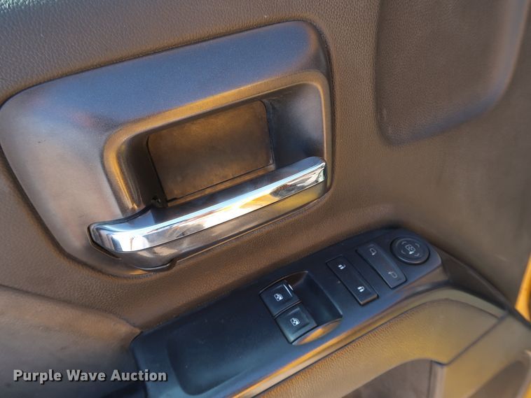 image for item IY9129 2017 Chevrolet Silverado 3500HD  utility bed pickup truck