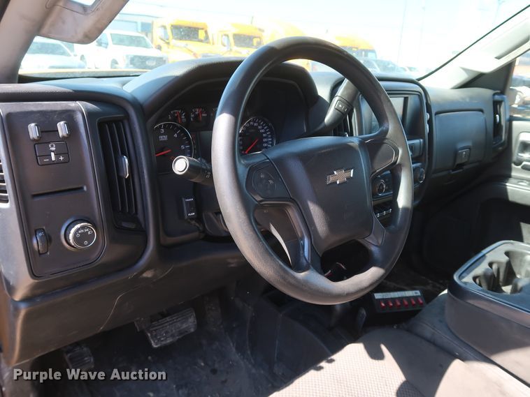 image for item IY9129 2017 Chevrolet Silverado 3500HD  utility bed pickup truck